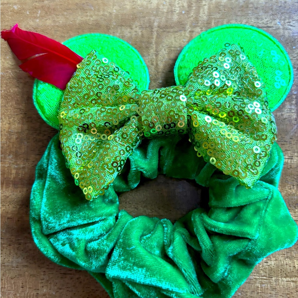 ✨UNLISTED Minnie Mouse Inspired Hair Scrunchie ✨ - Picture 2 of 5
